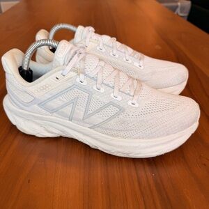 New Balance Men’s Fresh Foam  X 1080v13, White Grey Running Shoes, Size 9 Wide
